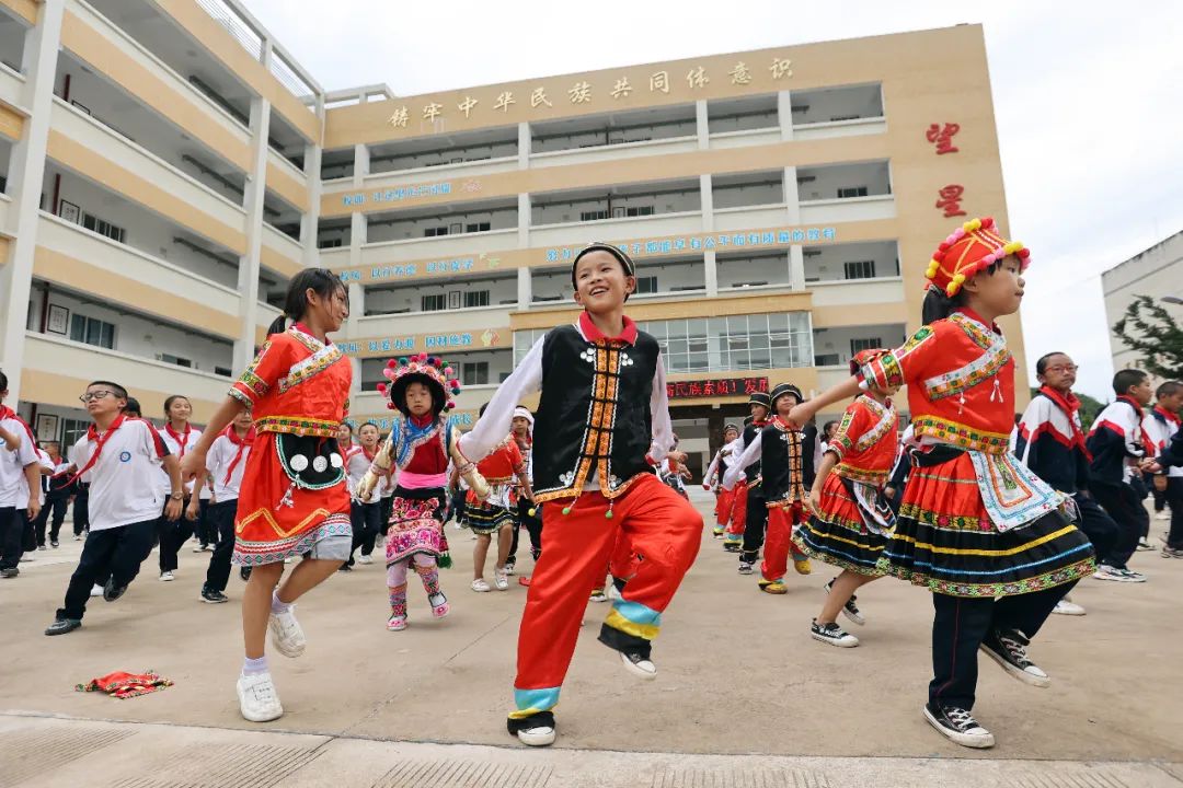 一座历史丰碑 一条正确道路