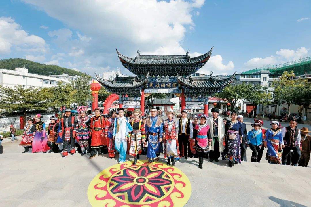 一座历史丰碑 一条正确道路