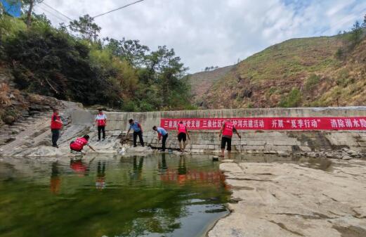 重庆市公安：党员民警净岸巡河 打好生态保护战