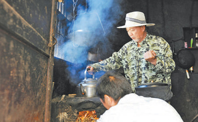 湖北通山有位“凉茶奶奶”（暖相册）