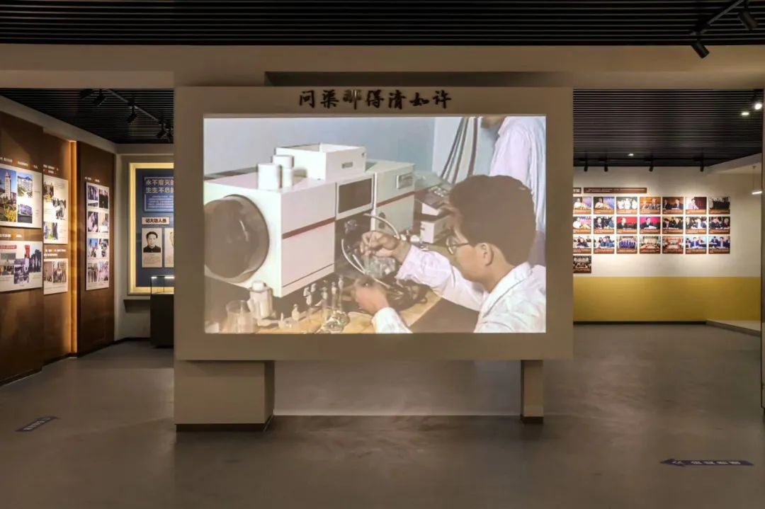 《烟台大学发展史（1984-2024）》正式出版！校史展厅焕新开展！