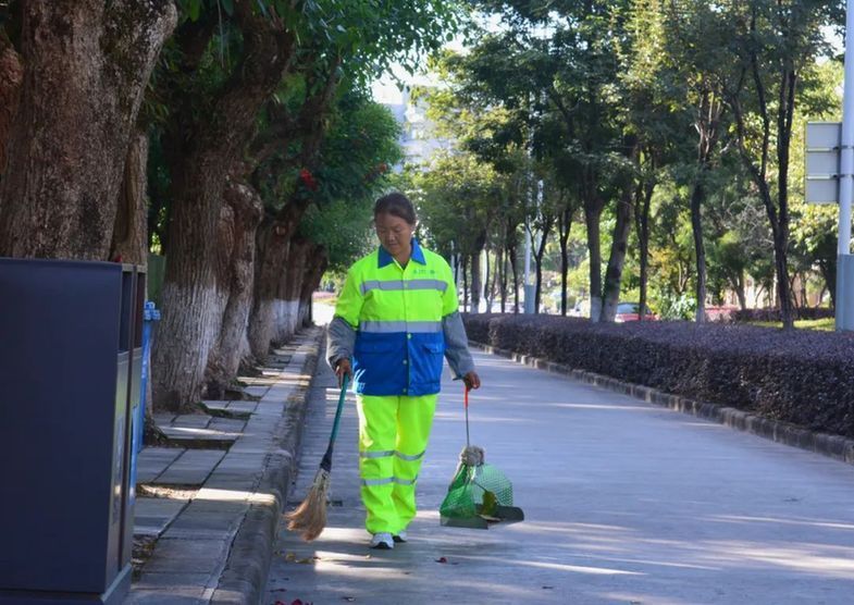 世界环卫日 | 城市“美容师”：用汗水守护城市“颜值”