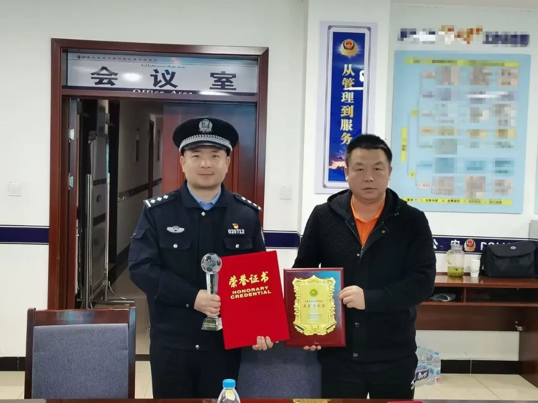 这位“警察老师”获奖啦！