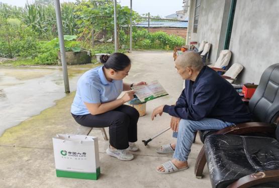 普惠保险“小切口”托起村镇民生“大保障”