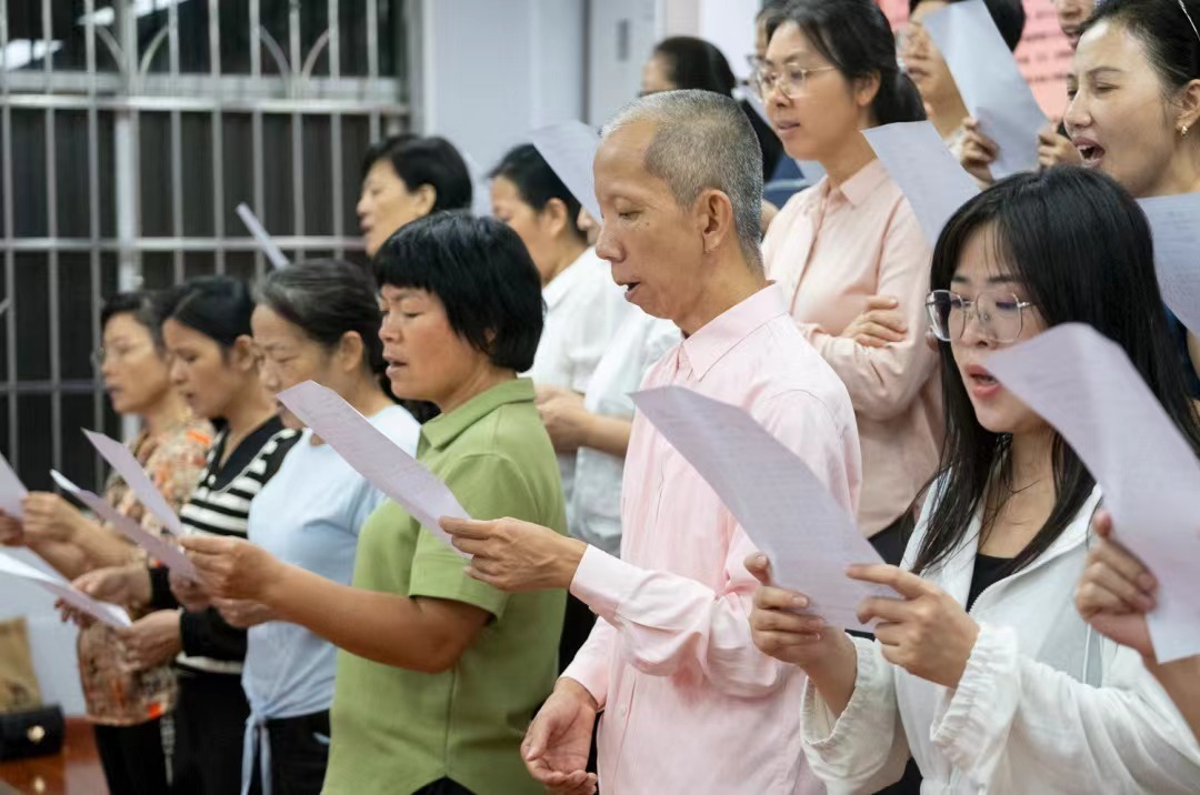 广州白云：夜校老师有来头，市民学艺有劲头