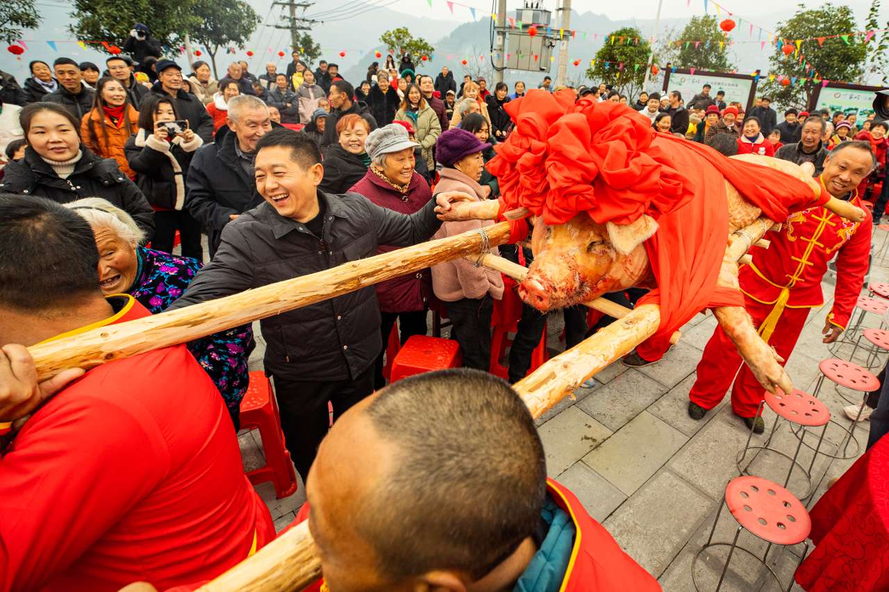 湖北秭归柴家湾村：吃“家”宴 叙乡情 庆丰年