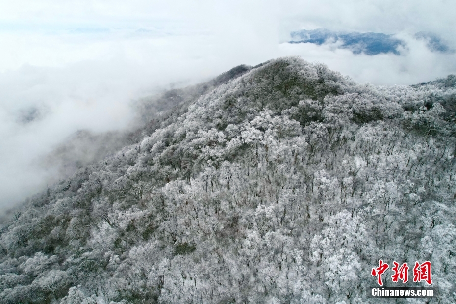 陕西汉中龙头山银装素裹景色如画