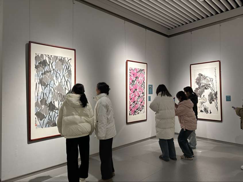 “欣豫——中国艺术研究院国画院迎春画展”在郑开幕