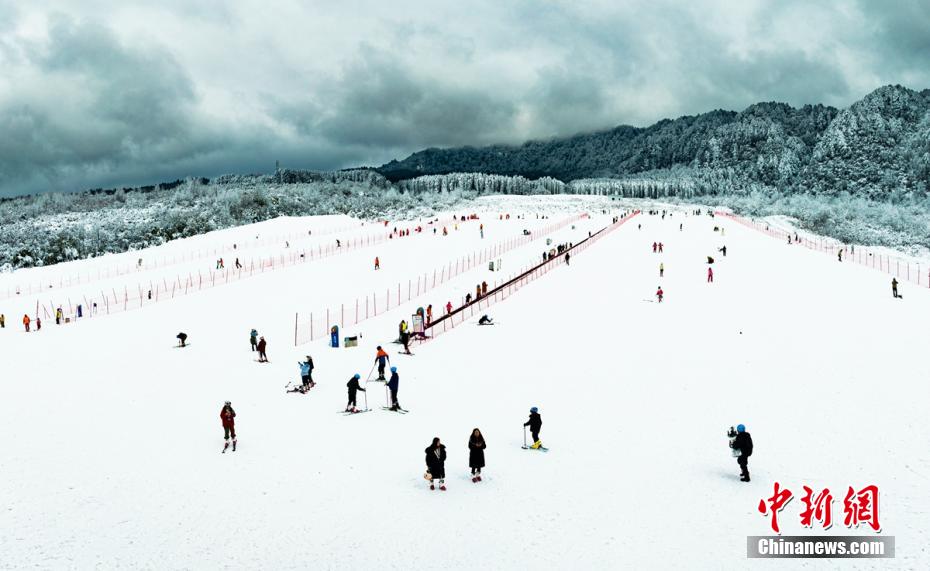 四川石棉：王岗坪雪景宛若童话世界