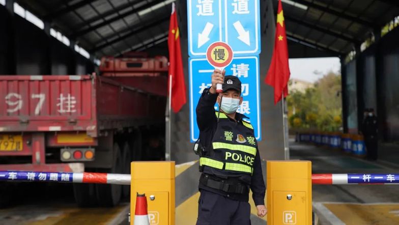 人民警察在 平安就在 祝您岁岁常平安