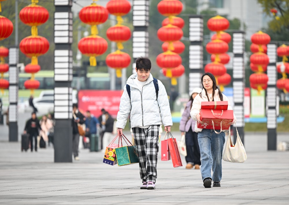 图片新闻｜回家，过年!春运里的赶路人