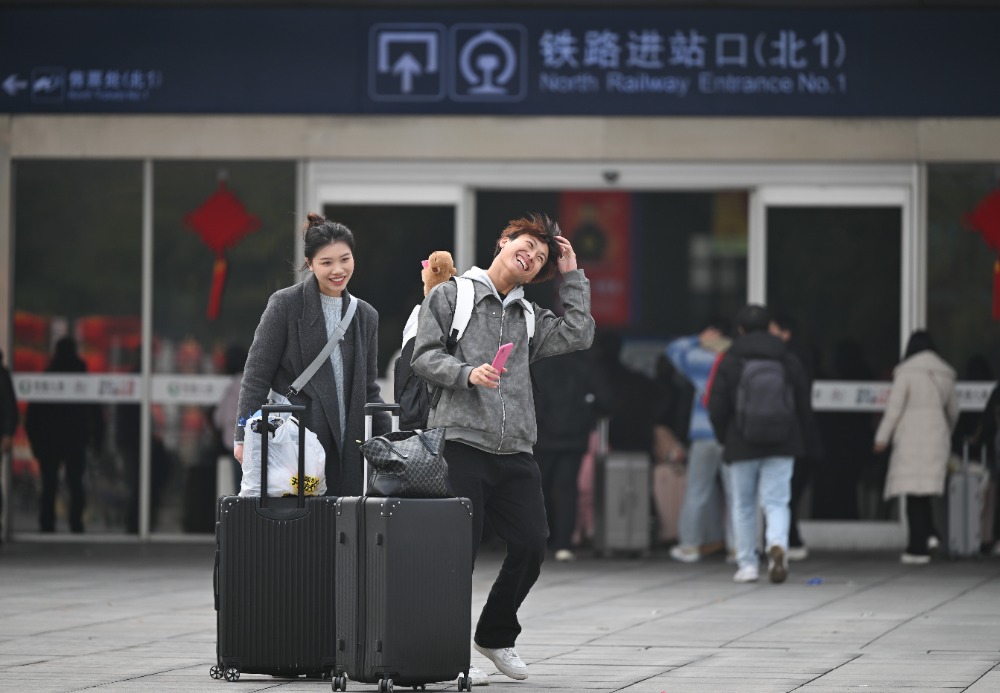 图片新闻｜回家，过年!春运里的赶路人