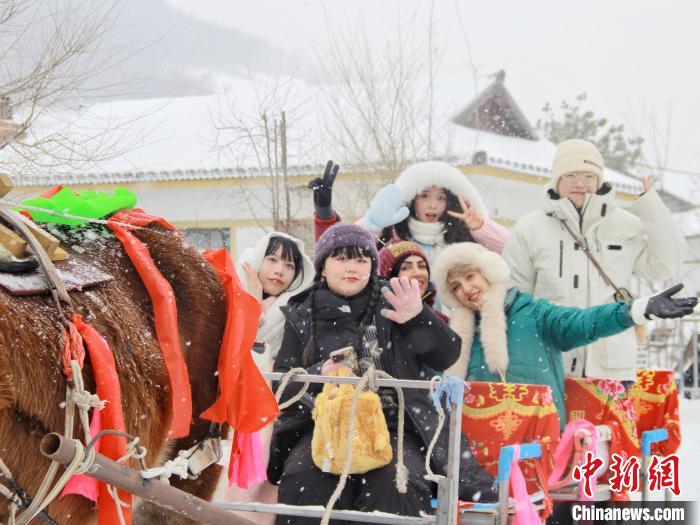 （新春走基层）吉林年轻力量推动家乡非遗和冰雪“火起来”