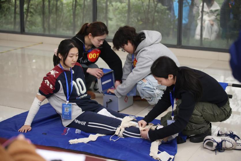 重庆举行第三届大学生安全与应急技能大赛