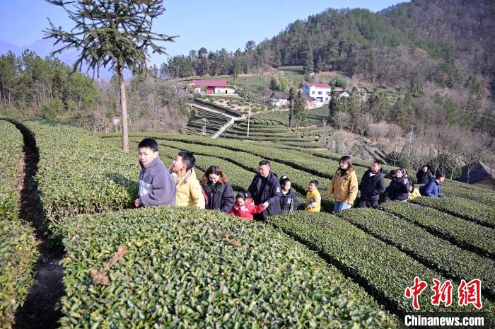 （新春走基层）走访湖北五峰托管机构：关爱和陪伴留守儿童