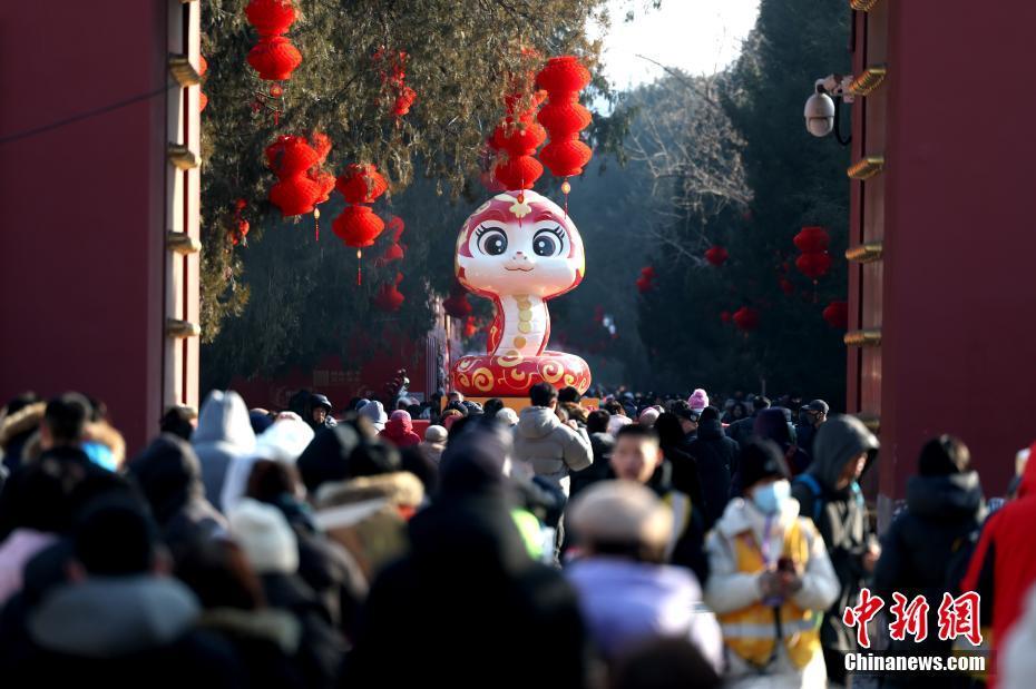 热闹非凡 各地民众欢天喜地过大年