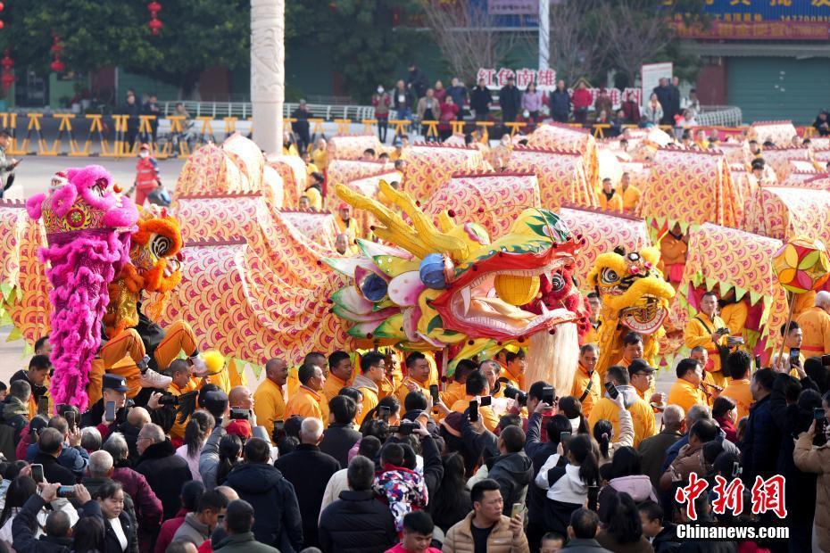 热闹非凡 各地民众欢天喜地过大年