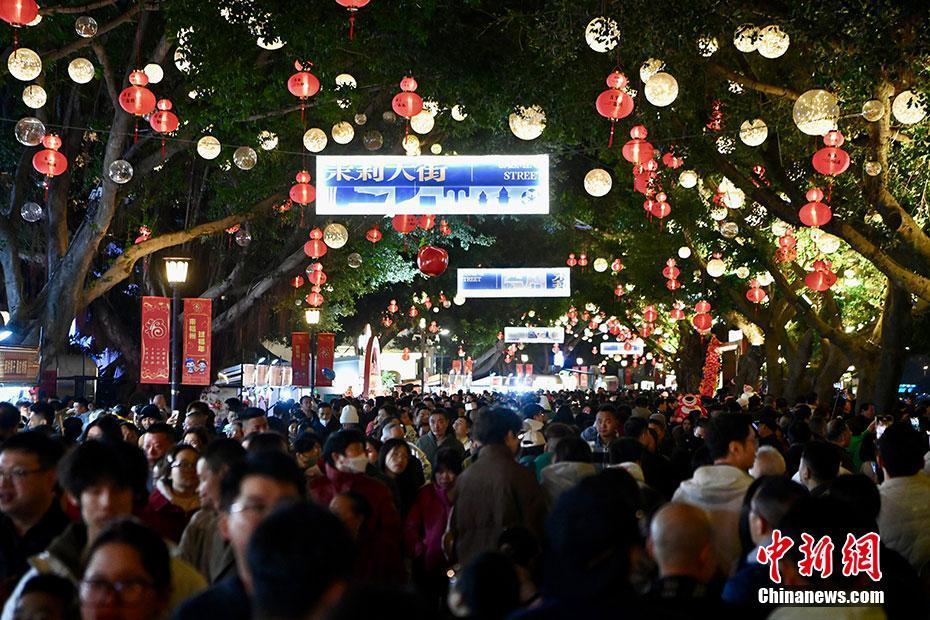 热闹非凡 各地民众欢天喜地过大年