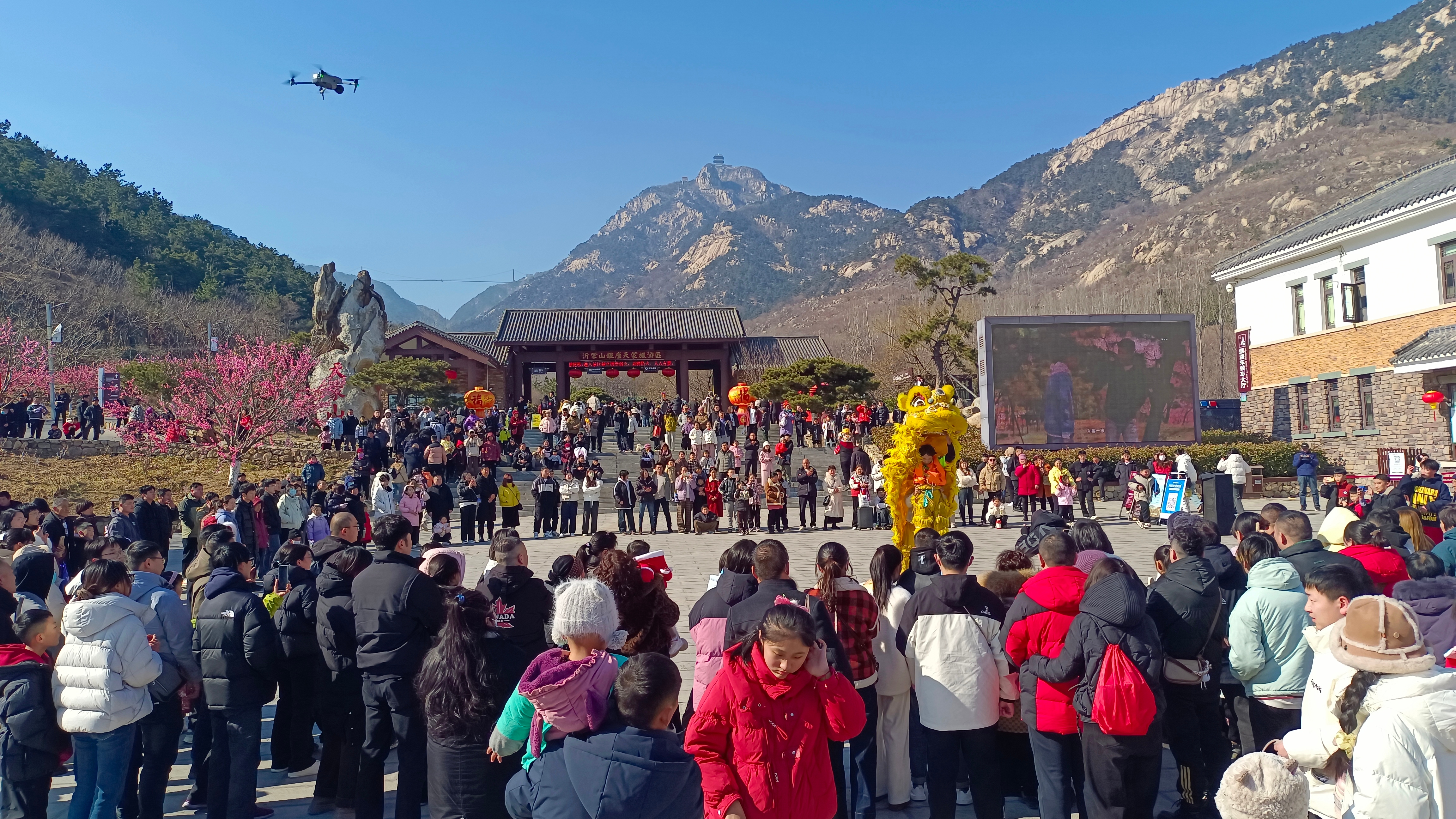 春節(jié)旅游高峰，天蒙景區(qū)人氣爆棚 “年” 味濃