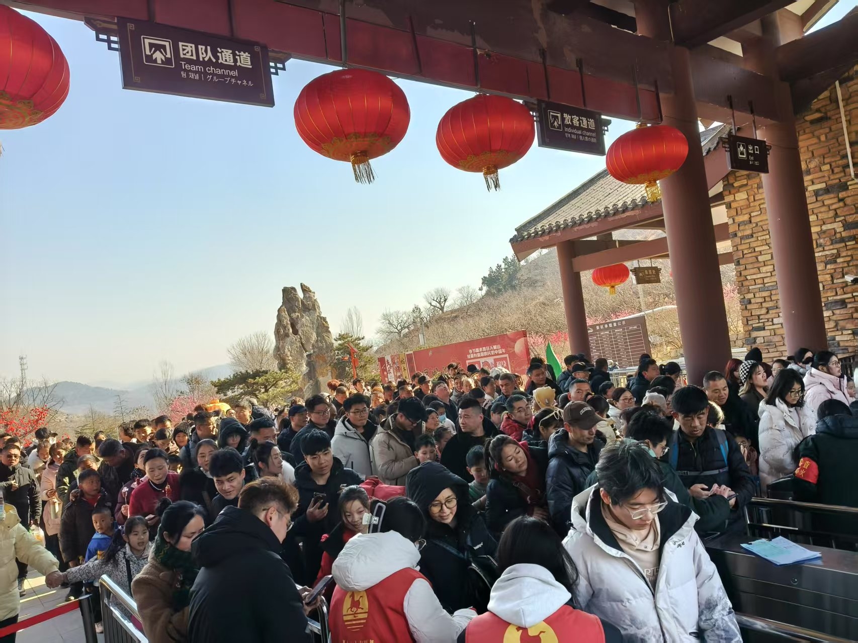 春节旅游高峰，天蒙景区人气爆棚 “年” 味浓