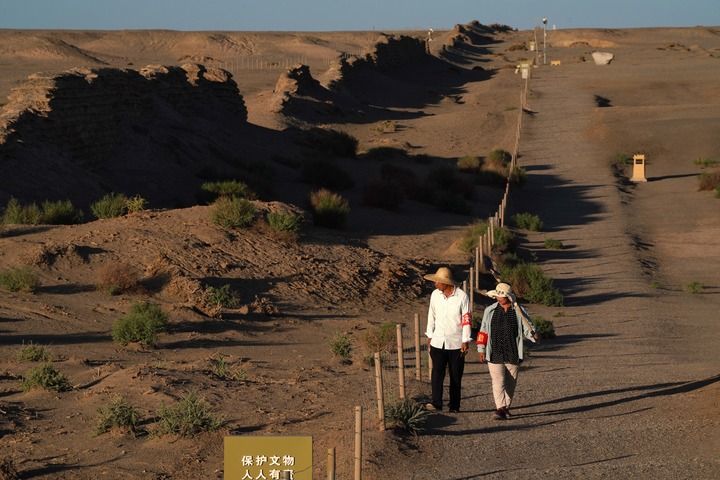 中国之城｜敦煌：镶嵌在沙漠里的绿宝石