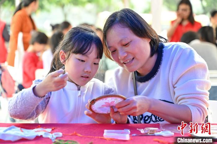 广州举行“英雄花开英雄城”系列活动