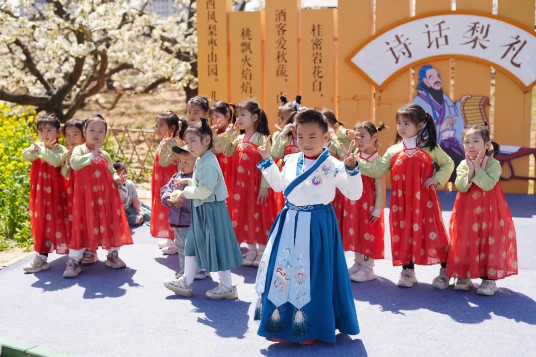 全省文化和旅游资源开发工作会暨2025“乡村好时节·游购乡村”主题年启动仪式举办