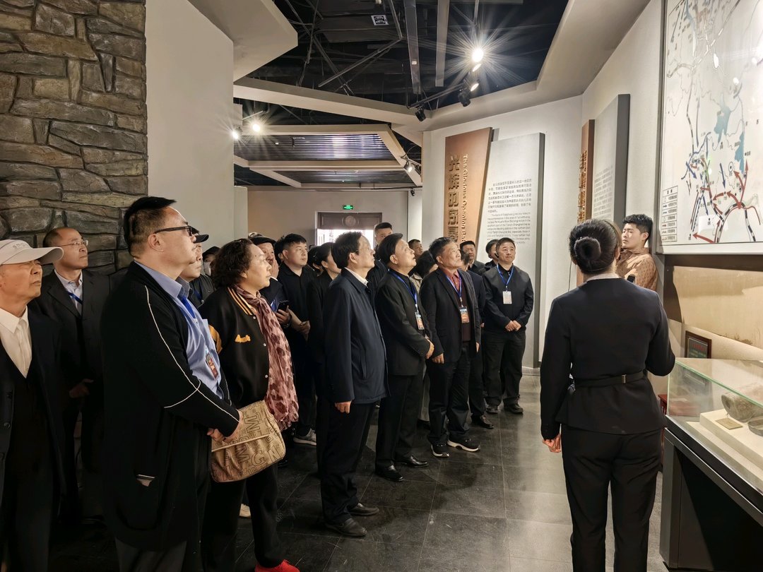 台儿庄大战胜利87周年向烈士献花活动举行