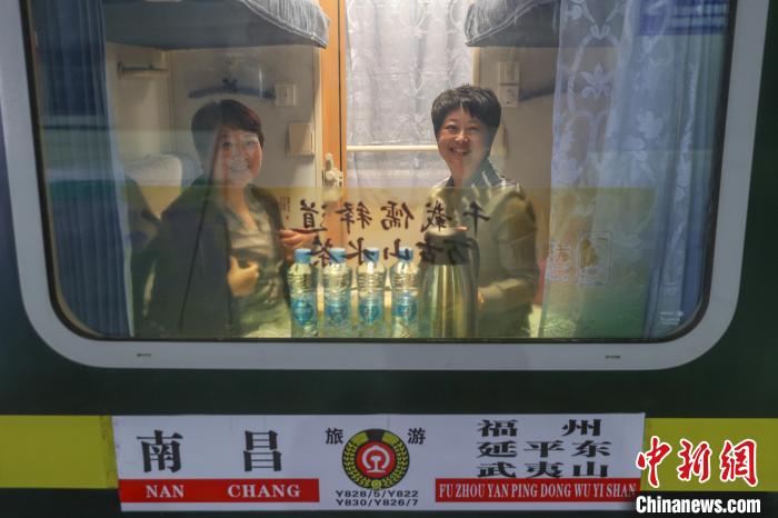 赣闽首趟银发旅游专列启程 旅客开启“夜行日游”康养慢旅