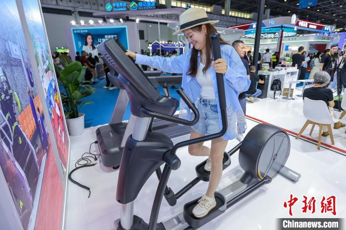 消博会探馆：“黑科技”点燃卡路里