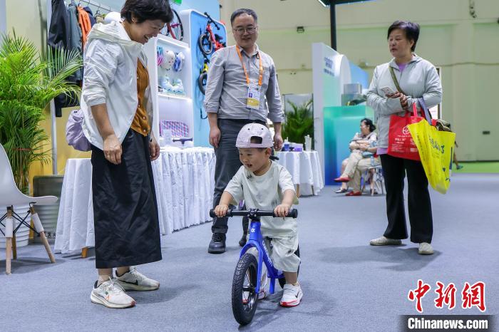 消博会探馆：“黑科技”点燃卡路里