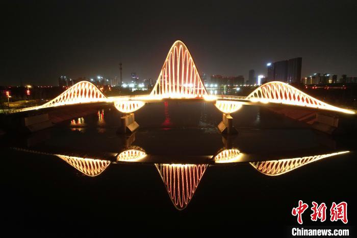 陕西咸阳平沙落雁桥夜景如画