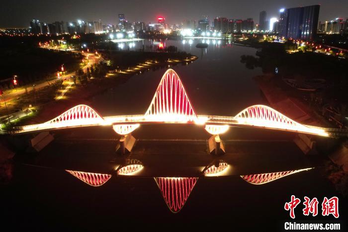 陕西咸阳平沙落雁桥夜景如画