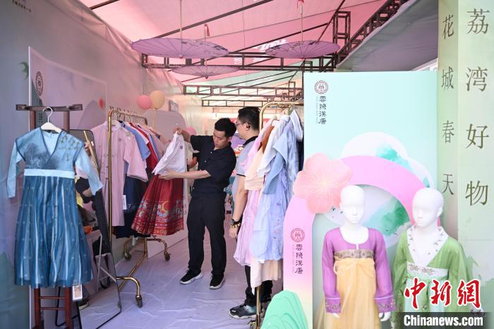 “花城春天·荔湾好物”市集活动在穗开市