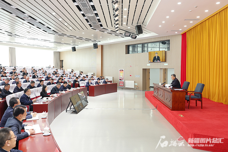 马兴瑞为全区县市区党政正职授课