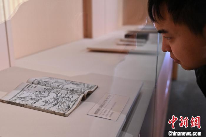 山西展出先秦至清末近500册珍贵古籍