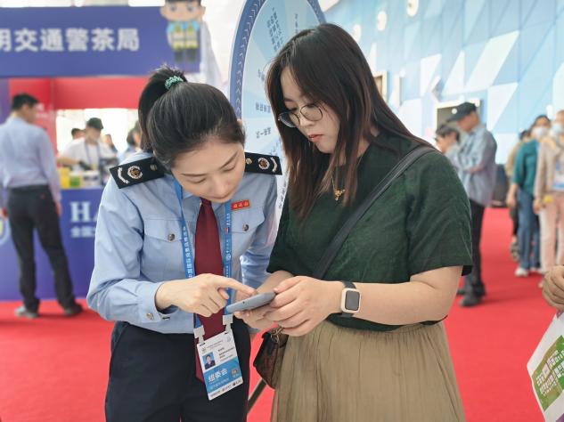 添彩消博会：海南各市县税务局“点靓”税费服务风景线