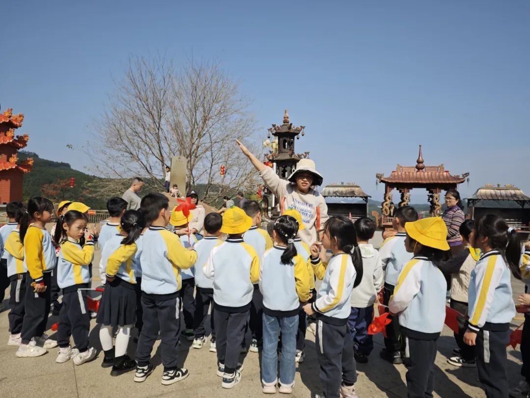 【家园共育】踏寻革命遗址 聆听红色故事——漳浦县第二实验幼儿园大段亲子春游活动