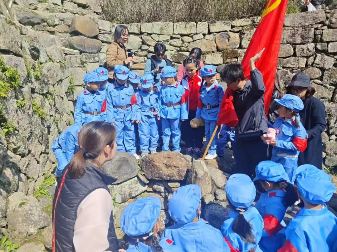 【家园共育】踏寻革命遗址 聆听红色故事——漳浦县第二实验幼儿园大段亲子春游活动