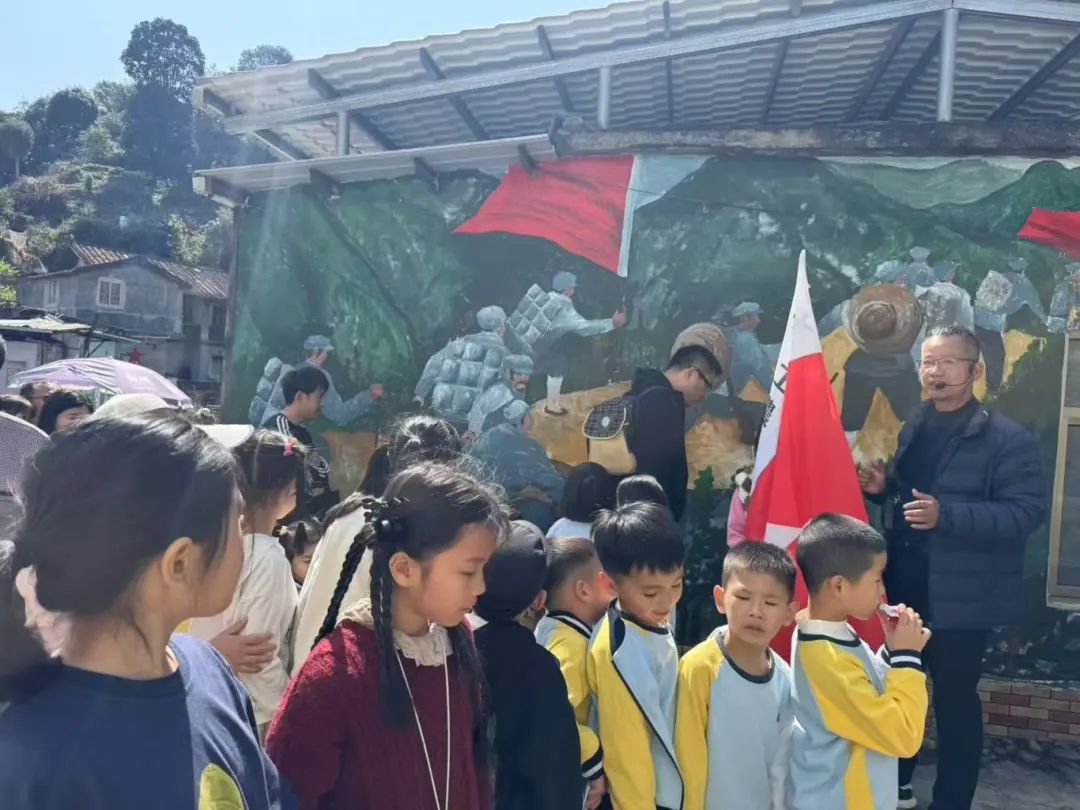 【家园共育】踏寻革命遗址 聆听红色故事——漳浦县第二实验幼儿园大段亲子春游活动