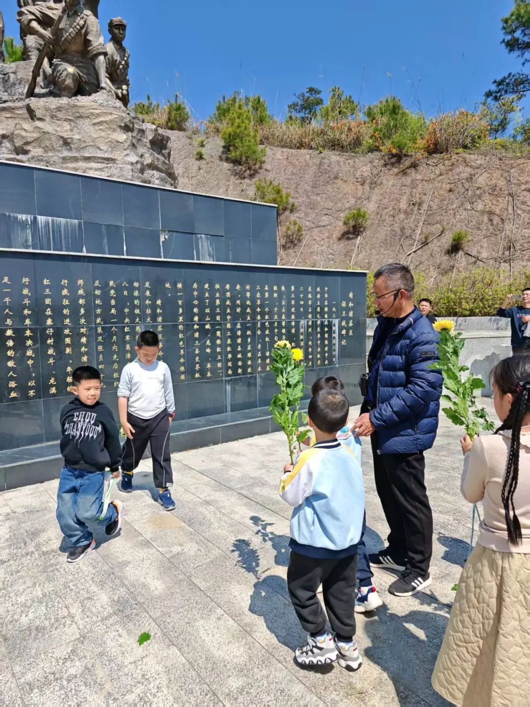 【家园共育】踏寻革命遗址 聆听红色故事——漳浦县第二实验幼儿园大段亲子春游活动