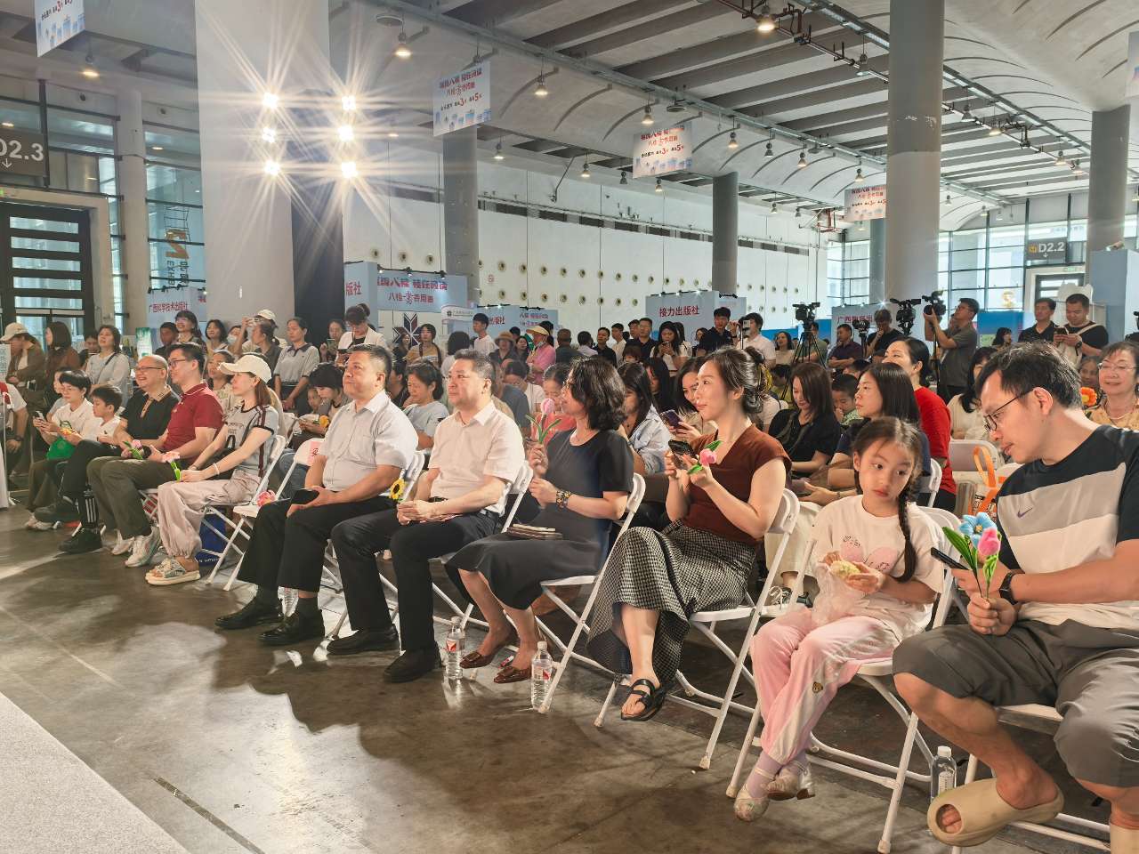 “名画细节发现之旅”图书分享会在南宁举行