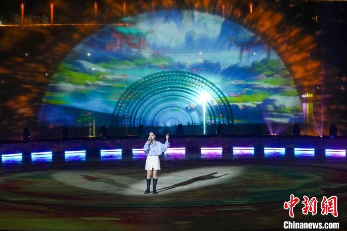 广西南宁举行“三月三”国际民歌邀请赛展演