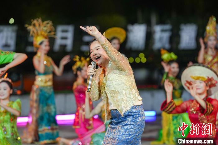 广西南宁举行“三月三”国际民歌邀请赛展演