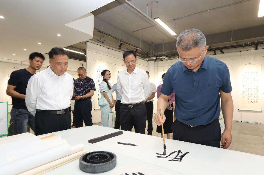 全国教师书法作品展走进东莞理工学院