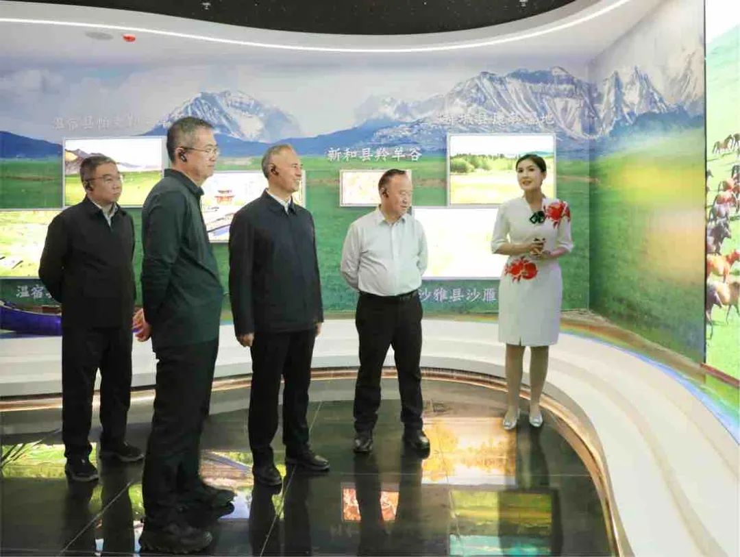 地区召开铸牢中华民族共同体意识暨文化润疆、旅游兴疆互观互学推进会