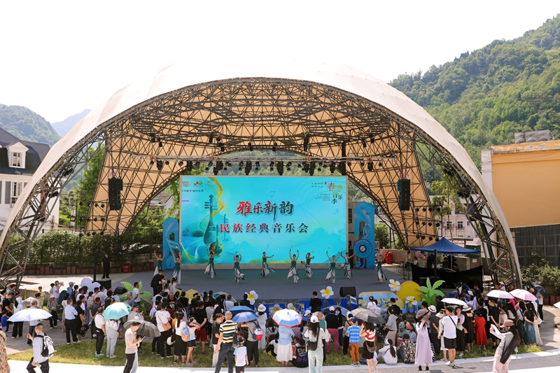 成都：鲜活古镇流淌多彩“川味”