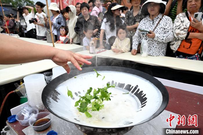 福州：闽都鼎边民俗文化嘉年华启幕