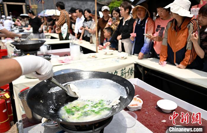 福州：闽都鼎边民俗文化嘉年华启幕