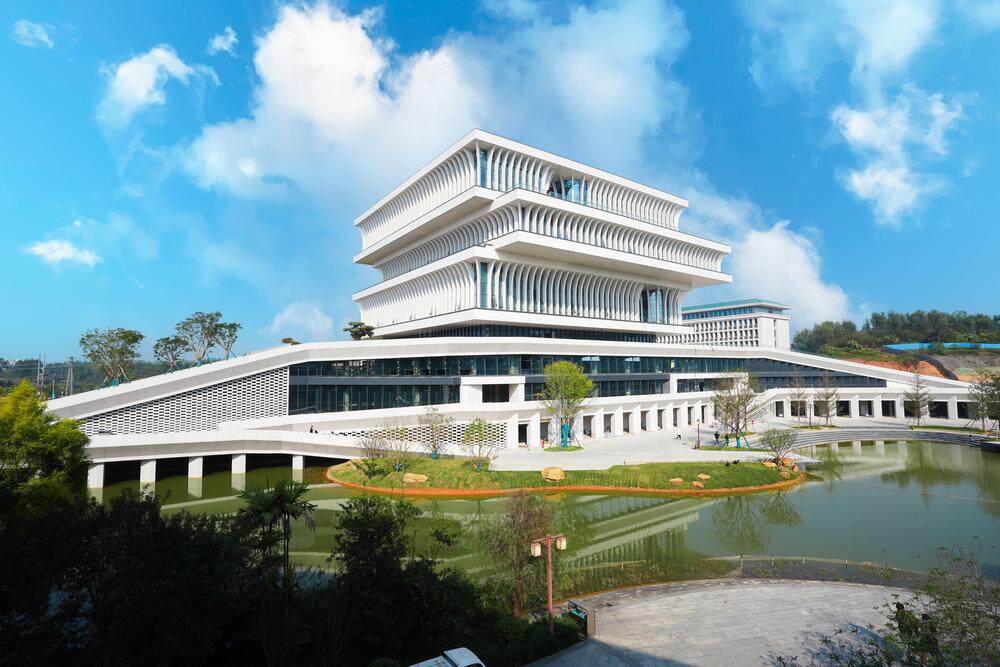 广州华夏职业学院：扎实推进深入贯彻中央八项规定精神学习教育